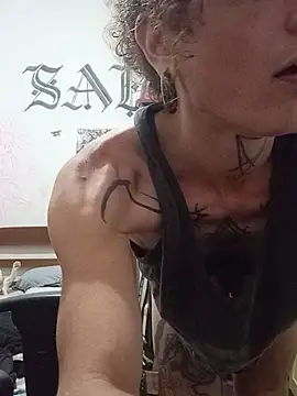 Snapshot of SuccubusTatuada chatting on 03/22/25, 10:06 SuccubusTatuada online show from 03/22/25, 10:06