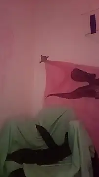 Snapshot of SuccubusTatuada chatting on 10/15/25, 01:44 SuccubusTatuada online show from 10/15/25, 01:44