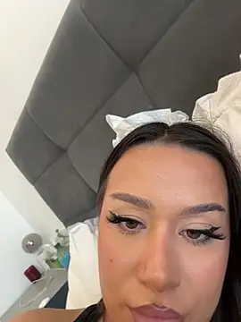 deliaroyal online show from 10/18/25, 12:28