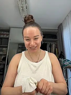 deliaroyal online show from 04/03/26, 02:04