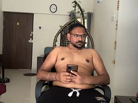 Snapshot of lovbombayduck11 chatting on 06/03/26, 10:40 lovbombayduck11 online show from 06/03/26, 10:40