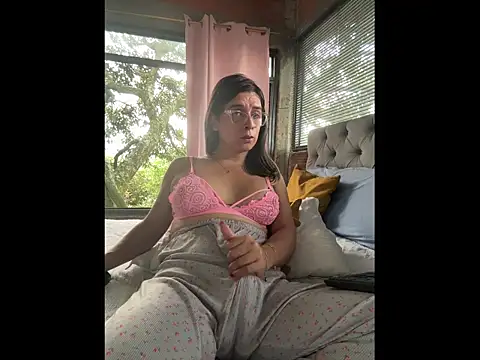 Snapshot of sweet_jessicats chatting on 02/04/26, 10:15 sweet jessicats online show from 02/04/26, 10:15