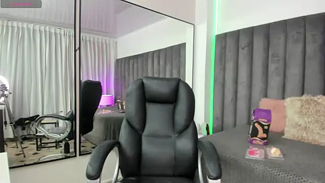 Snapshot of natalia_curvy1 chatting on 03/18/25, 05:53 natalia curvy1 online show from 03/18/25, 05:53