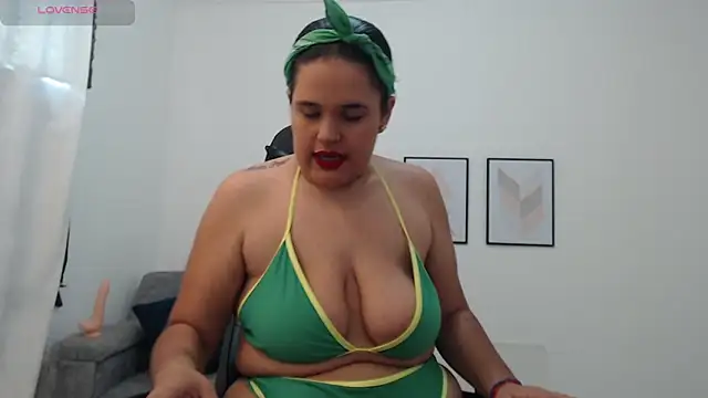 Snapshot of natalia_curvy1 chatting on 09/26/25, 06:12 natalia curvy1 online show from 09/26/25, 06:12