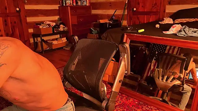 Snapshot of HARD_2QUIT chatting on 12/18/24, 08:31 HARD 2QUIT online show from 12/18/24, 08:31