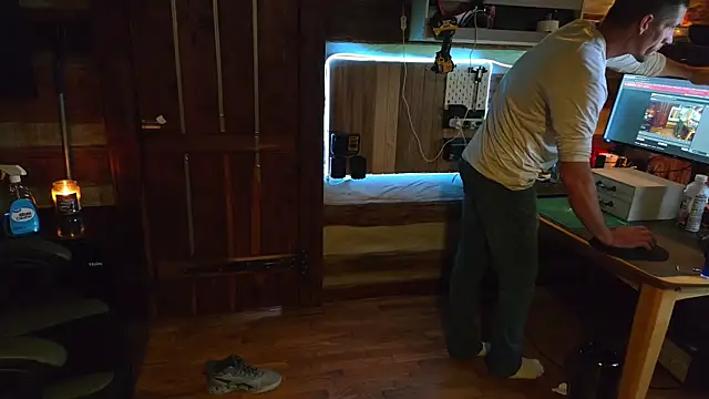 Snapshot of HARD_2QUIT chatting on 10/05/25, 06:28 HARD 2QUIT online show from 10/05/25, 06:28