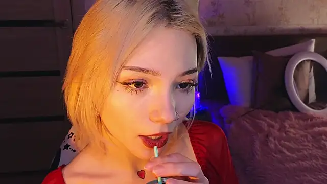 Snapshot of SandraBoyl chatting on 01/10/25, 04:12 SandraBoyl online show from 01/10/25, 04:12