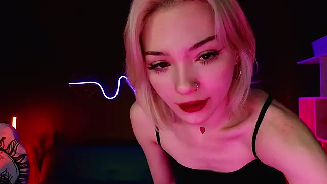 Snapshot of SandraBoyl chatting on 02/02/25, 04:05 SandraBoyl online show from 02/02/25, 04:05