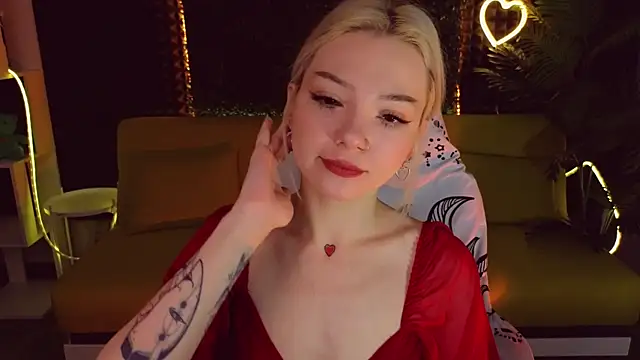 Snapshot of SandraBoyl chatting on 02/05/25, 01:26 SandraBoyl online show from 02/05/25, 01:26