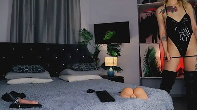 InvitingTina online show from 02/27/25, 08:09