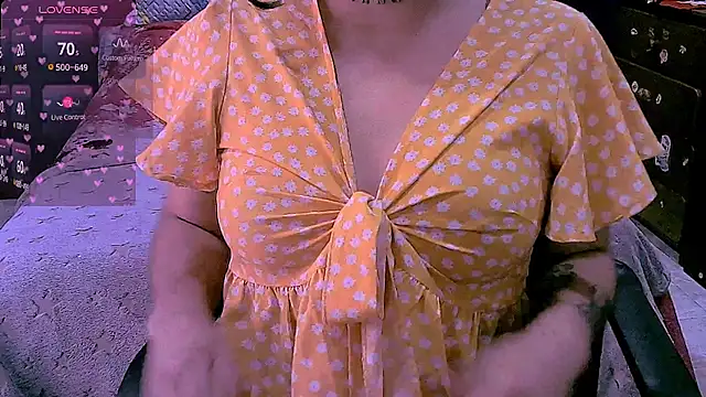 NinaYellow online show from 04/10/26, 02:00