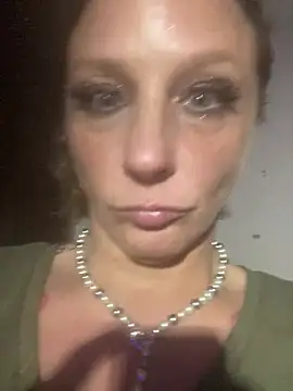 Everlyrose27 online show from 12/18/24, 03:37