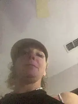 Everlyrose27 online show from 12/21/24, 12:49