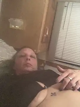 Everlyrose27 online show from 12/31/24, 06:16