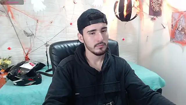 Snapshot of DmitriSanders chatting on 12/04/24, 12:08 DmitriSanders online show from 12/04/24, 12:08