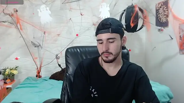 Snapshot of DmitriSanders chatting on 12/04/24, 10:41 DmitriSanders online show from 12/04/24, 10:41