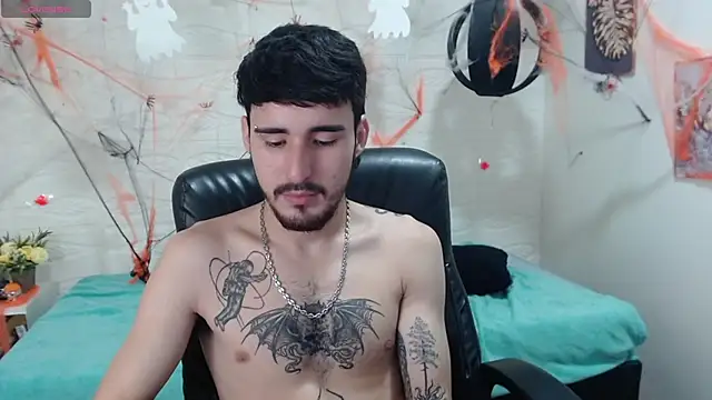 Snapshot of DmitriSanders chatting on 12/05/24, 01:47 DmitriSanders online show from 12/05/24, 01:47