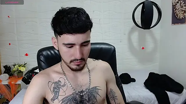 Snapshot of DmitriSanders chatting on 12/20/24, 01:03 DmitriSanders online show from 12/20/24, 01:03