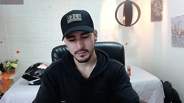 Snapshot of DmitriSanders chatting on 12/23/24, 08:36 DmitriSanders online show from 12/23/24, 08:36