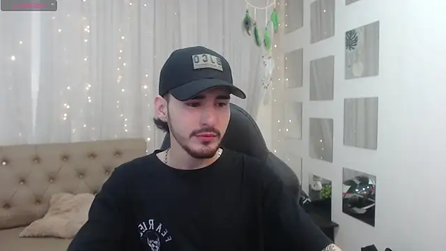 Snapshot of DmitriSanders chatting on 12/29/24, 12:12 DmitriSanders online show from 12/29/24, 12:12