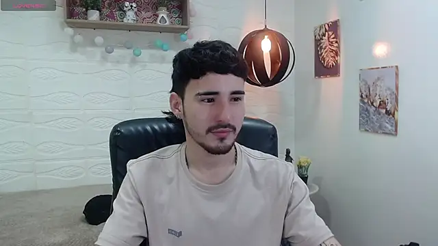 Snapshot of DmitriSanders chatting on 01/06/25, 08:39 DmitriSanders online show from 01/06/25, 08:39