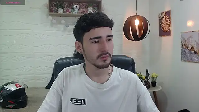 Snapshot of DmitriSanders chatting on 01/07/25, 10:19 DmitriSanders online show from 01/07/25, 10:19