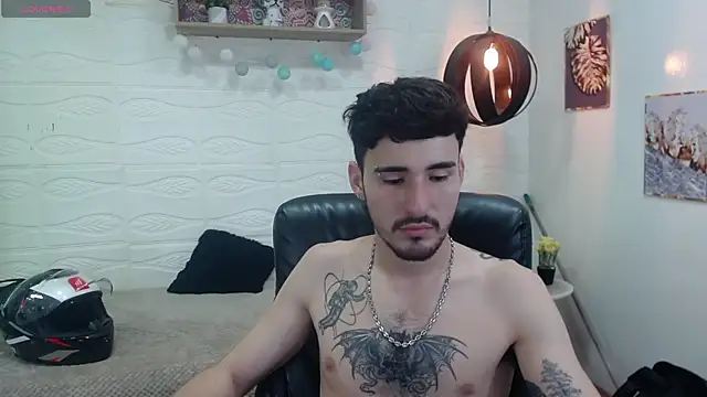 Snapshot of DmitriSanders chatting on 01/08/25, 01:53 DmitriSanders online show from 01/08/25, 01:53