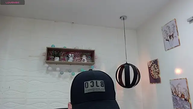 Snapshot of DmitriSanders chatting on 02/07/25, 09:04 DmitriSanders online show from 02/07/25, 09:04