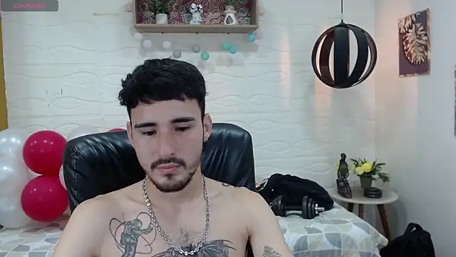 Snapshot of DmitriSanders chatting on 02/18/25, 11:30 DmitriSanders online show from 02/18/25, 11:30