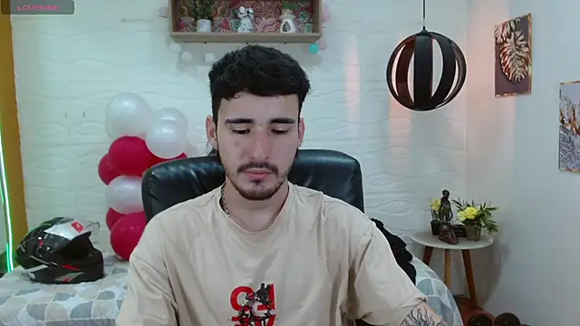 Snapshot of DmitriSanders chatting on 02/26/25, 08:33 DmitriSanders online show from 02/26/25, 08:33