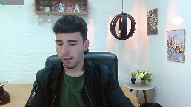 Snapshot of DmitriSanders chatting on 03/15/25, 08:32 DmitriSanders online show from 03/15/25, 08:32