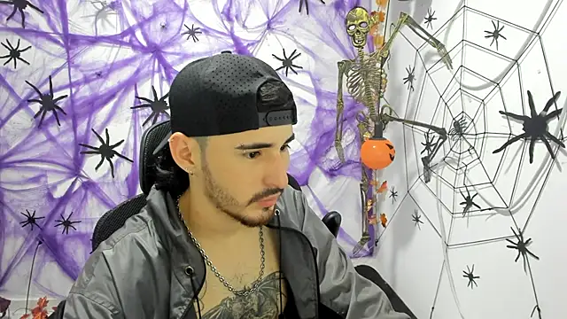 Snapshot of DmitriSanders chatting on 09/29/25, 09:41 DmitriSanders online show from 09/29/25, 09:41