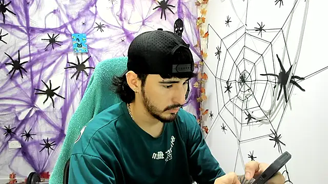 Snapshot of DmitriSanders chatting on 12/14/25, 02:00 DmitriSanders online show from 12/14/25, 02:00