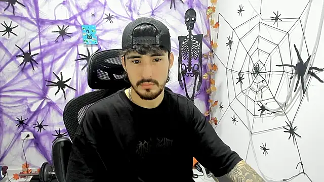 Snapshot of DmitriSanders chatting on 12/16/25, 01:10 DmitriSanders online show from 12/16/25, 01:10