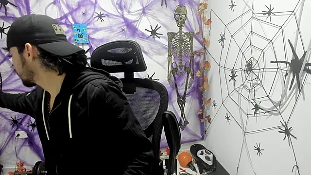 Snapshot of DmitriSanders chatting on 12/18/25, 03:12 DmitriSanders online show from 12/18/25, 03:12