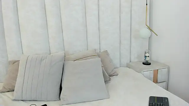 Snapshot of imkrystall chatting on 12/18/25, 08:26 imkrystall online show from 12/18/25, 08:26