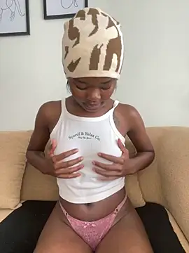 Snapshot of Grusha19 chatting on 10/26/25, 10:21 Grusha19 online show from 10/26/25, 10:21