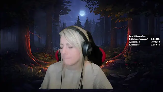 Snapshot of Lisaonthemoon chatting on 12/11/24, 10:06 Lisaonthemoon online show from 12/11/24, 10:06