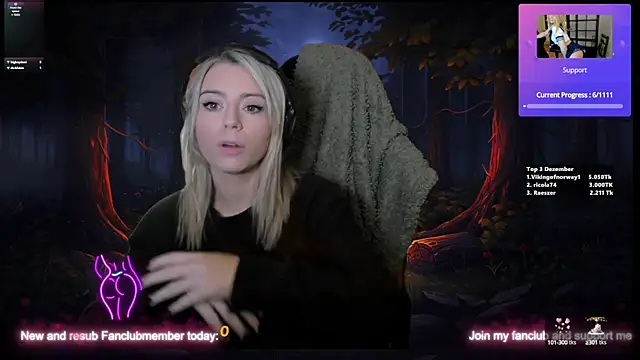 Snapshot of Lisaonthemoon chatting on 12/15/24, 10:15 Lisaonthemoon online show from 12/15/24, 10:15