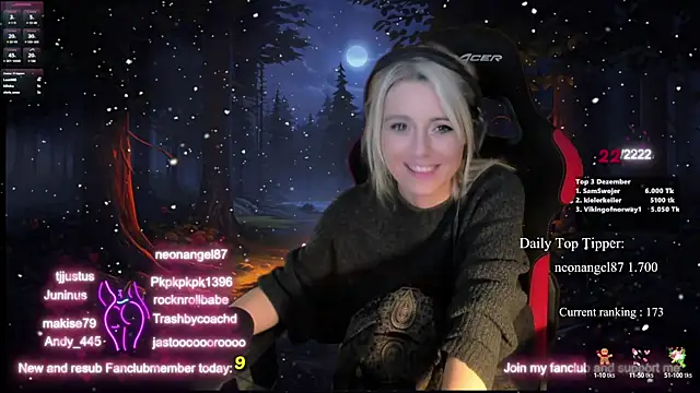 Snapshot of Lisaonthemoon chatting on 12/18/24, 05:04 Lisaonthemoon online show from 12/18/24, 05:04