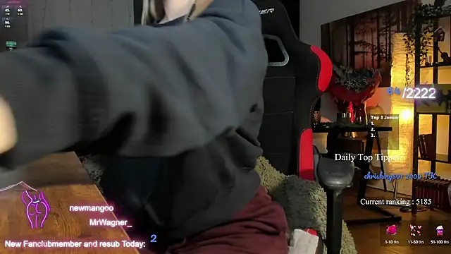 Snapshot of Lisaonthemoon chatting on 01/04/25, 10:34 Lisaonthemoon online show from 01/04/25, 10:34