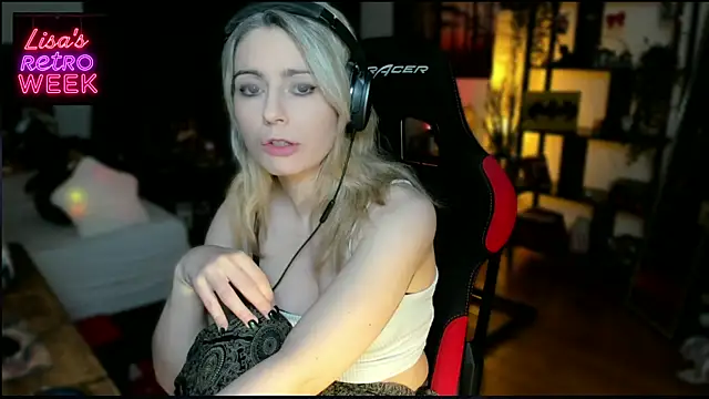 Snapshot of Lisaonthemoon chatting on 02/18/25, 08:03 Lisaonthemoon online show from 02/18/25, 08:03