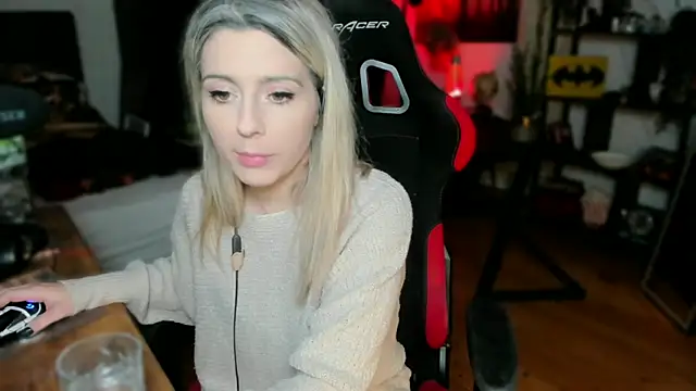 Snapshot of Lisaonthemoon chatting on 03/16/25, 06:12 Lisaonthemoon online show from 03/16/25, 06:12