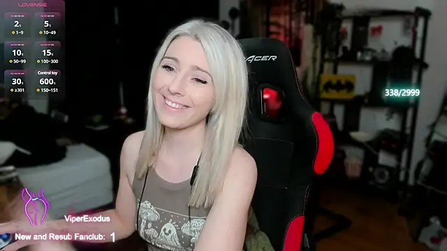 Snapshot of Lisaonthemoon chatting on 03/19/25, 04:34 Lisaonthemoon online show from 03/19/25, 04:34