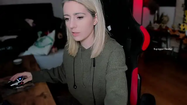 Snapshot of Lisaonthemoon chatting on 10/04/25, 02:15 Lisaonthemoon online show from 10/04/25, 02:15