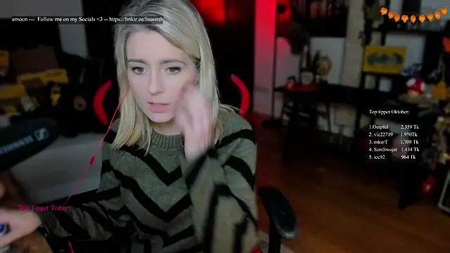 Snapshot of Lisaonthemoon chatting on 10/08/25, 07:22 Lisaonthemoon online show from 10/08/25, 07:22