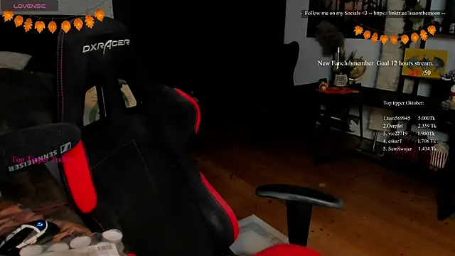 Snapshot of Lisaonthemoon chatting on 10/16/25, 05:58 Lisaonthemoon online show from 10/16/25, 05:58