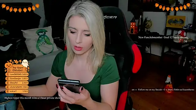 Snapshot of Lisaonthemoon chatting on 10/23/25, 06:50 Lisaonthemoon online show from 10/23/25, 06:50