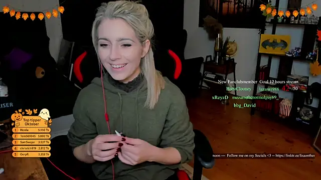 Snapshot of Lisaonthemoon chatting on 10/30/25, 07:25 Lisaonthemoon online show from 10/30/25, 07:25