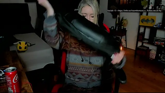 Snapshot of Lisaonthemoon chatting on 11/27/25, 08:22 Lisaonthemoon online show from 11/27/25, 08:22